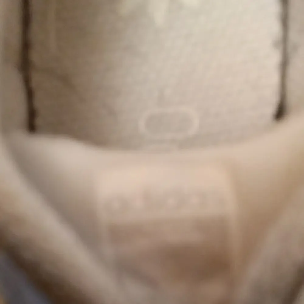Adidas Toddler Size 9.5 Shell Toe Ortholite Cream Shoes